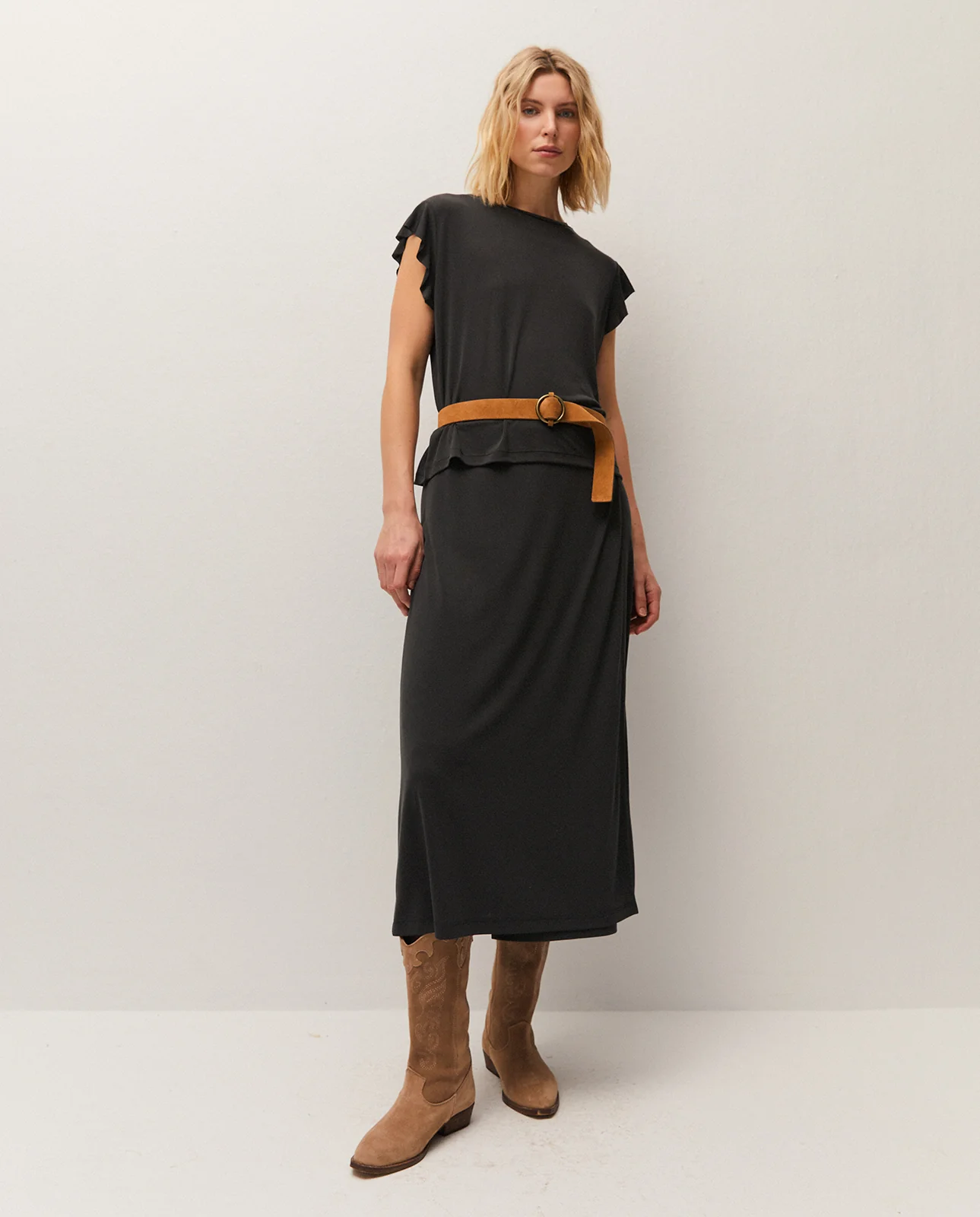 Falda midi con corte