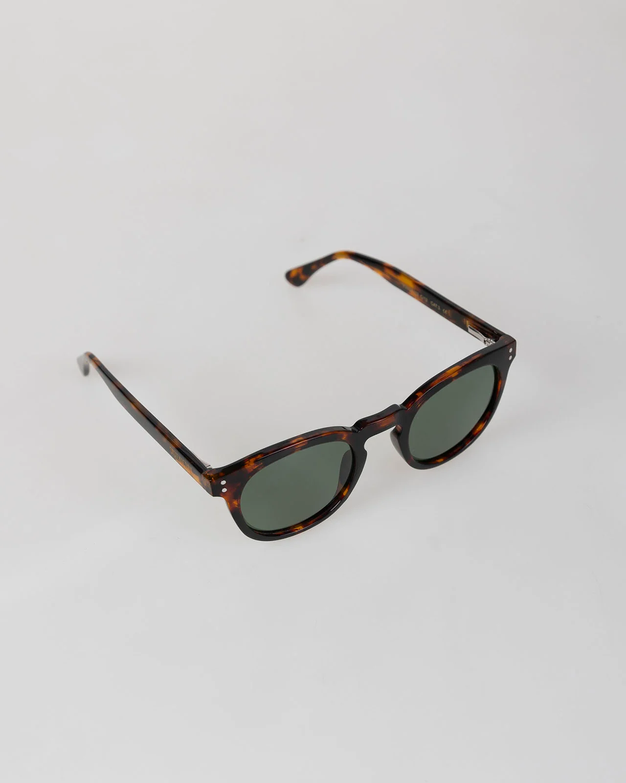 Gafas de sol con montura verde