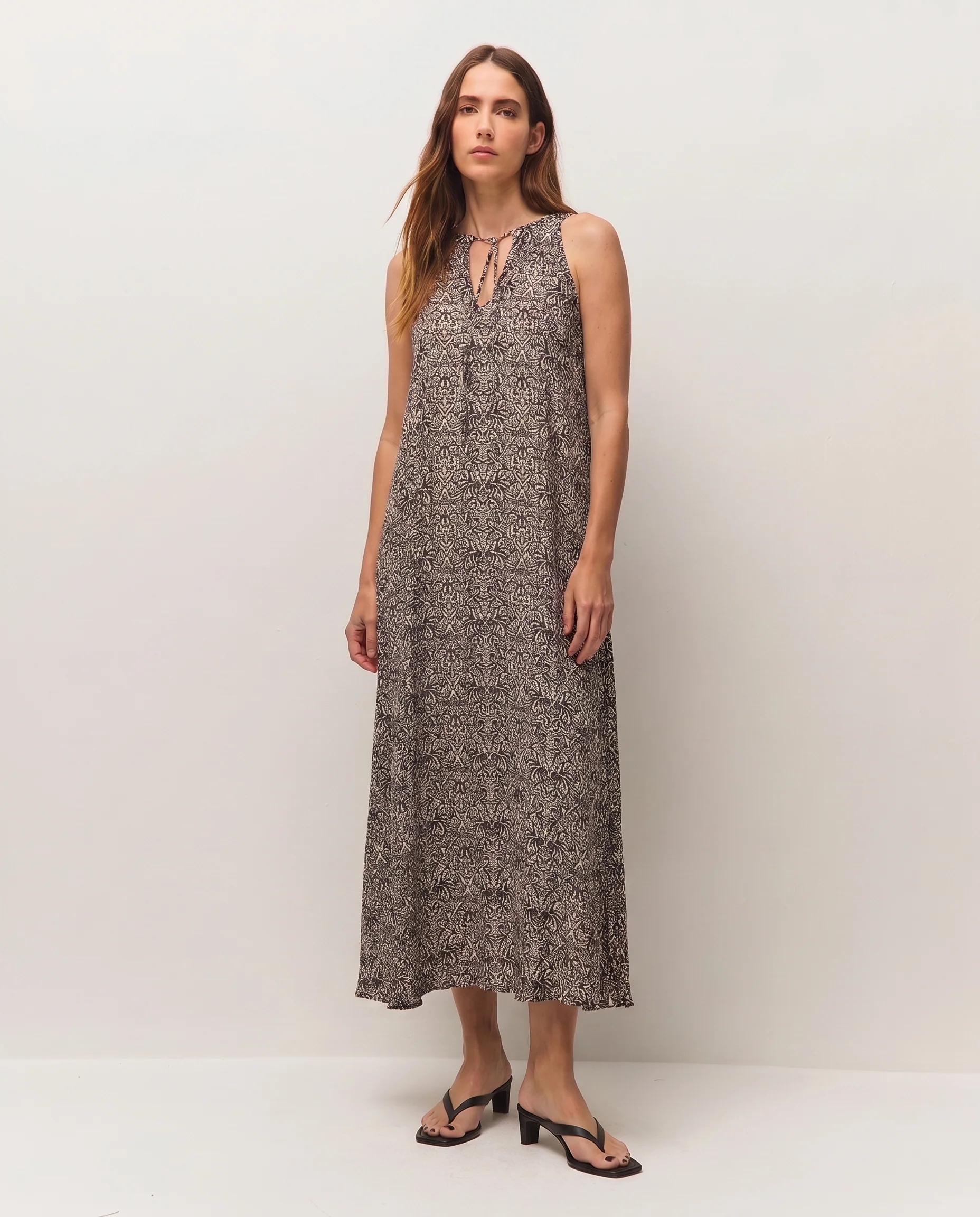 Vestido estampado con lurex, cuello halter